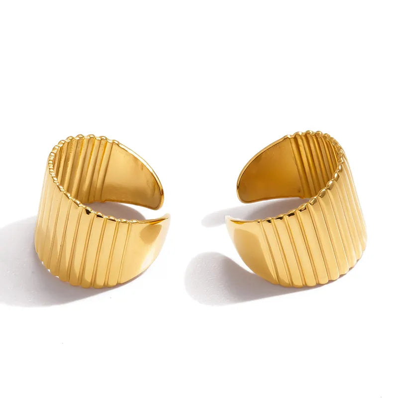 Forme Ribbed Ear Cuff